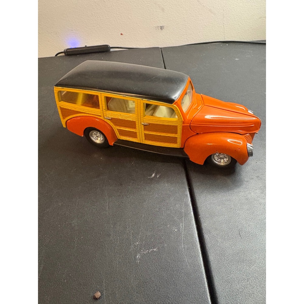 Racing Champions 1940 Ford Woody Wagon Orange Diecast Issue 69 1998